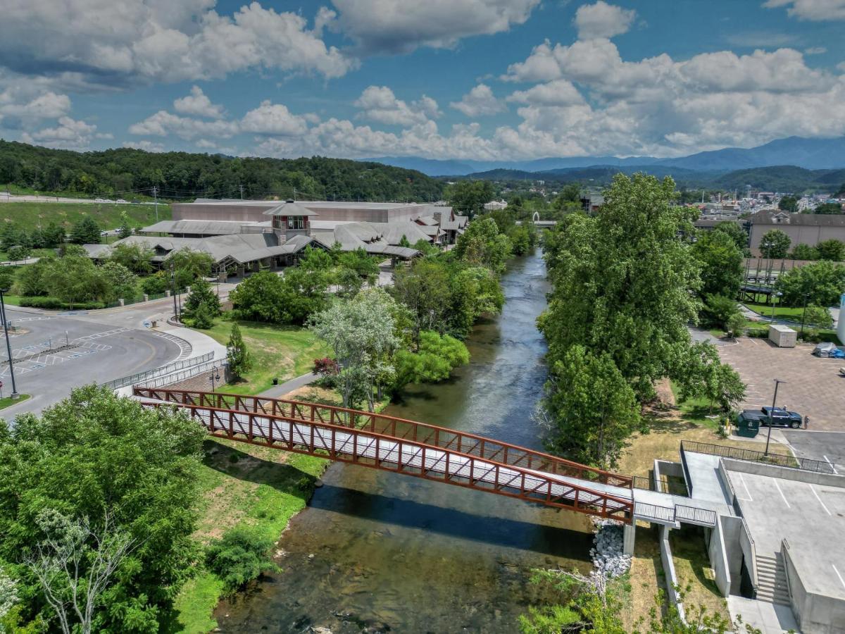 Holiday Inn&Suites - Pigeon Forge Convention Center, an IHG Hotel Buitenkant foto